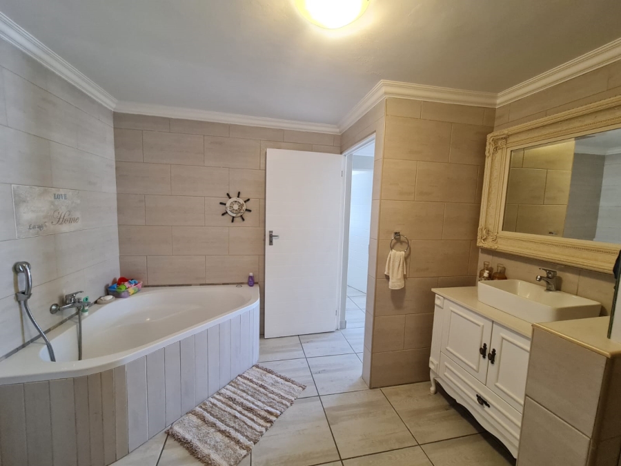 3 Bedroom Property for Sale in Fonteine Park Western Cape